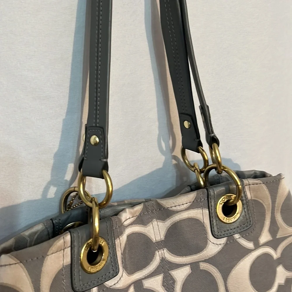 Vintage Coach Penelope Stylish Classic Gray Silver Monogram Signature Purse - Picture 9 of 13